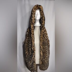 Carmen Leopard Print Faux Fur Hooded Vest size L pre owned Exellent condition